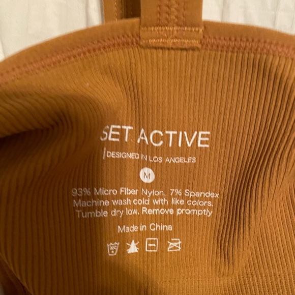 Set Active ribbed V sports bra. Size Medium. NWT - Picture 5 of 6